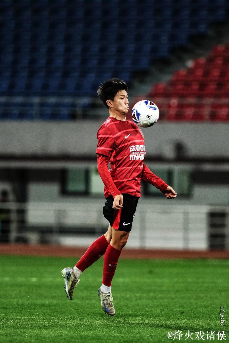 中乙-梁奕斌梅开二度 广州蒲公英2比1力克成都蓉城 中乙-梁奕斌梅开二度 广州蒲公英2比1力克成都蓉城