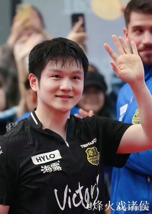 樊振东欧冠八强稳了,昔日小胖被方博轻松“拿捏”,谁说成长路上输不起?竞技场上不只有胜负,还有段子和真情 樊振东欧冠八强稳了,昔日小胖被方博轻松“拿捏”,谁说成长路上输不起?竞技场上不只有胜负,还有段子和真情